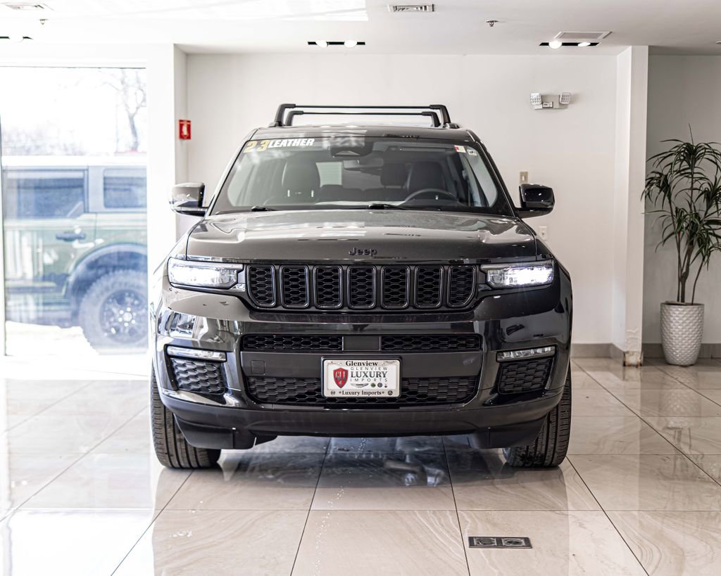 Used 2023 Jeep Grand Cherokee L Limited w/ Black Appearance Package image 4