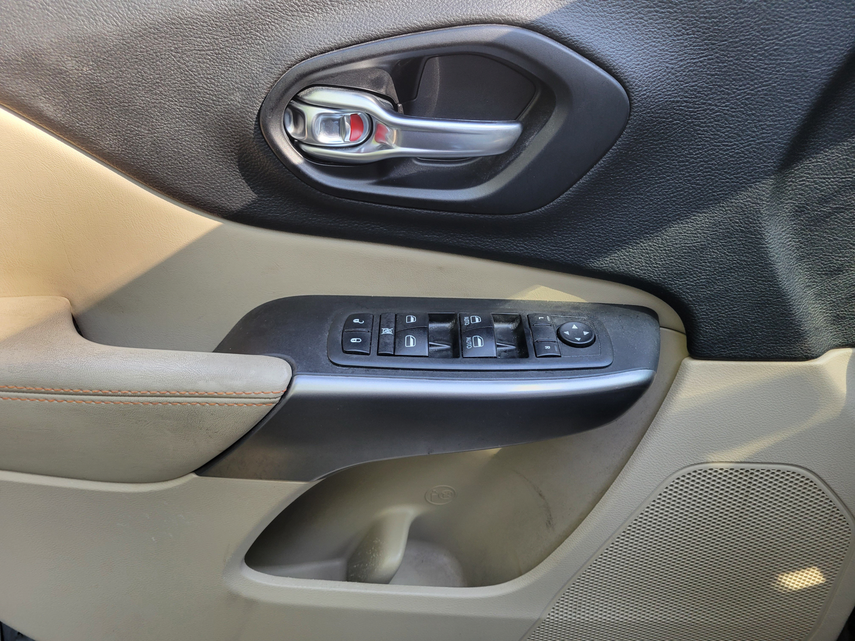 Certified 2021 Jeep Cherokee Latitude FWD image 12