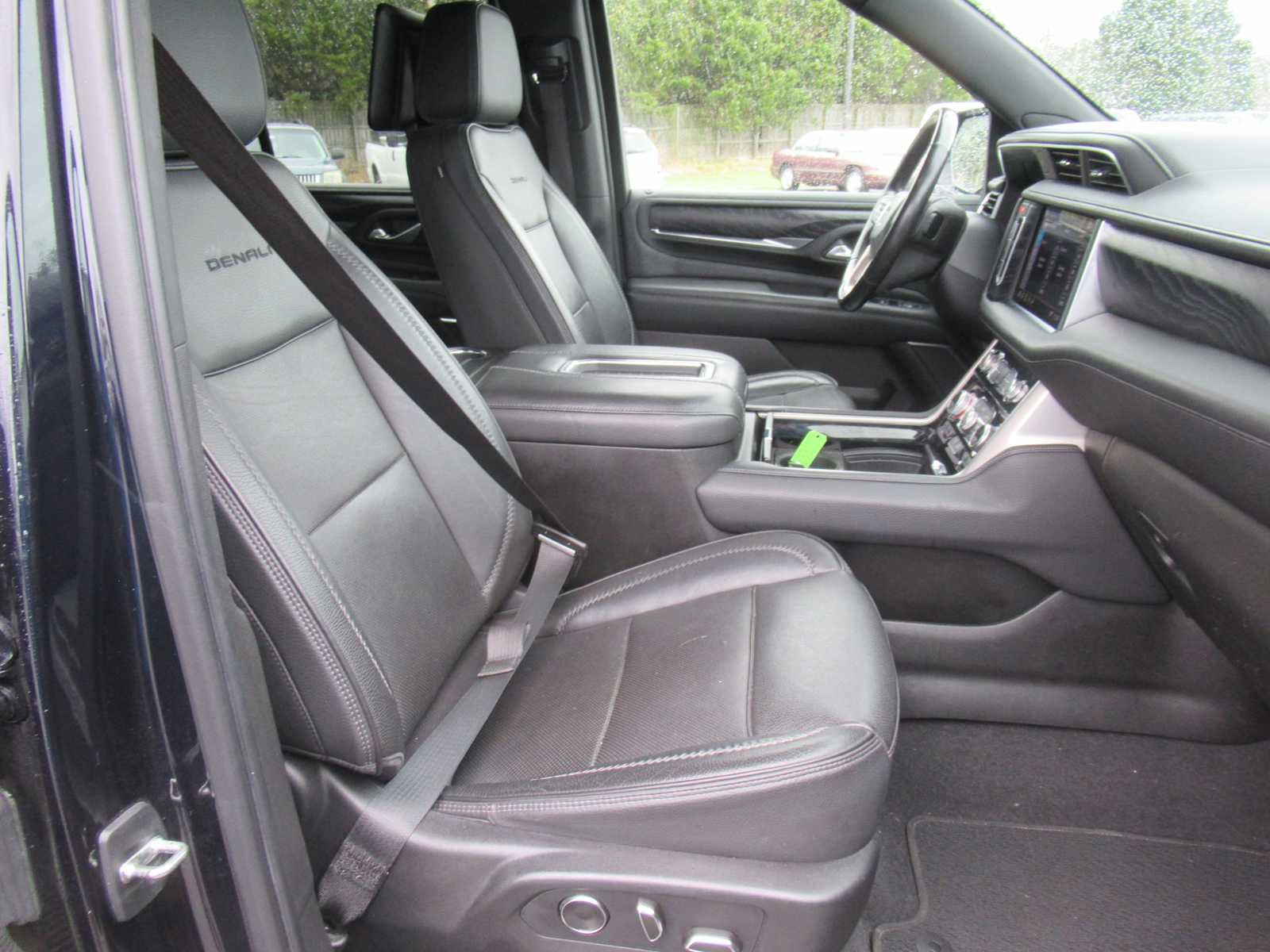 Used 2021 GMC Yukon Denali w/ Denali Premium Package AWD/4WD image 31