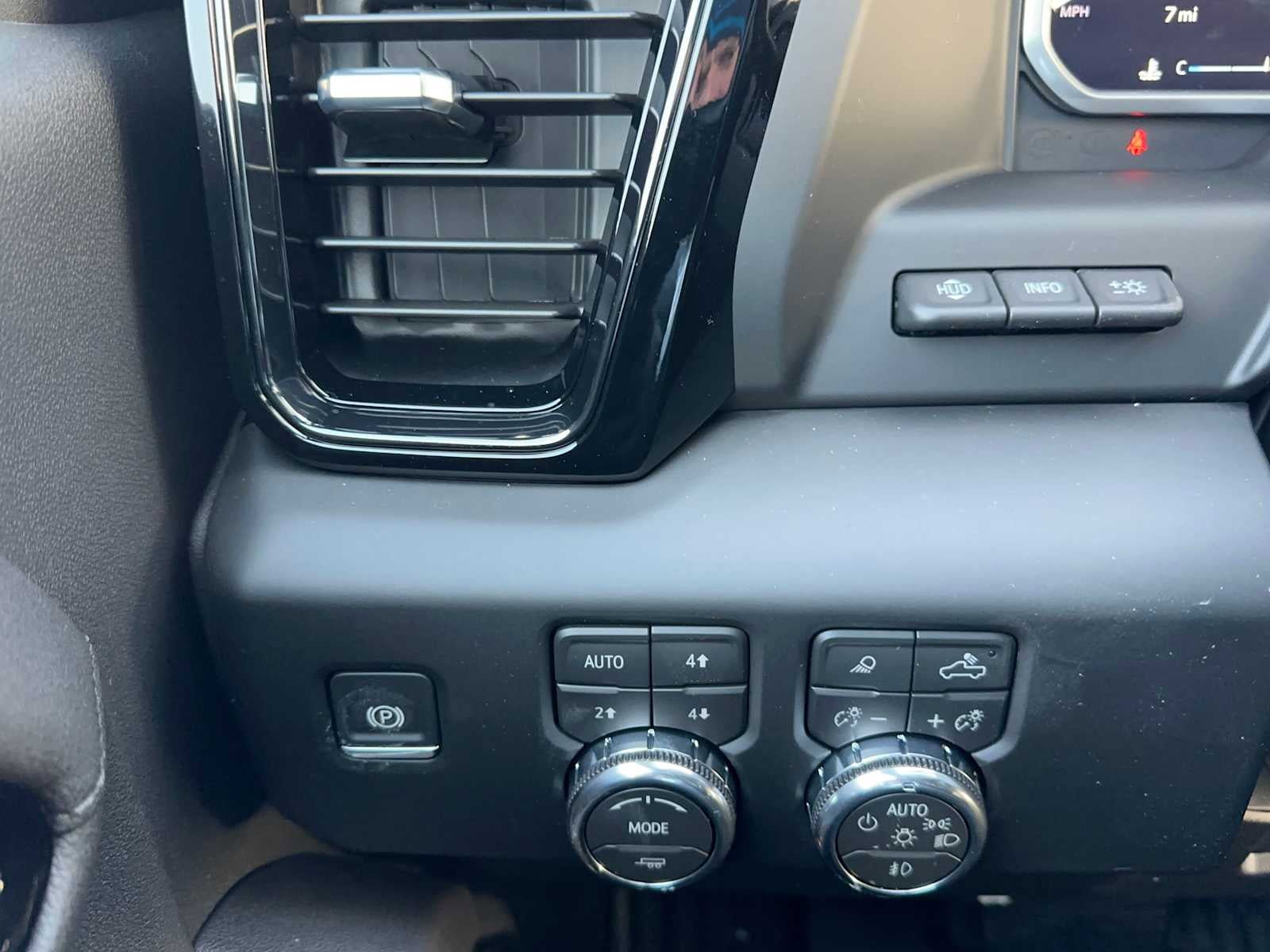 New 2026 GMC Sierra 2500 AT4 w/ AT4 Premium Plus Package image 31