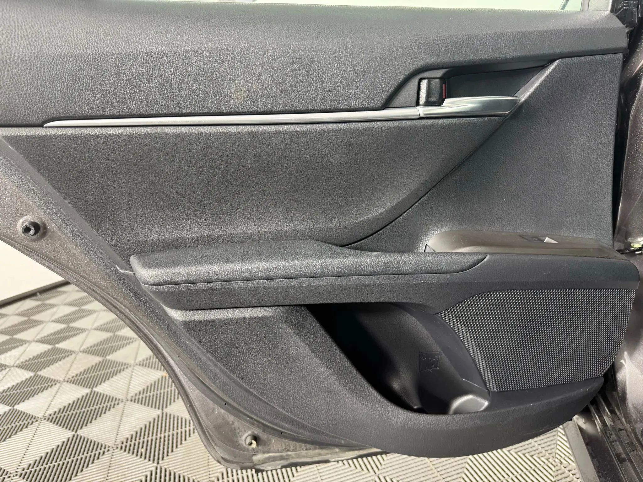 Used 2021 Toyota Camry LE image 39