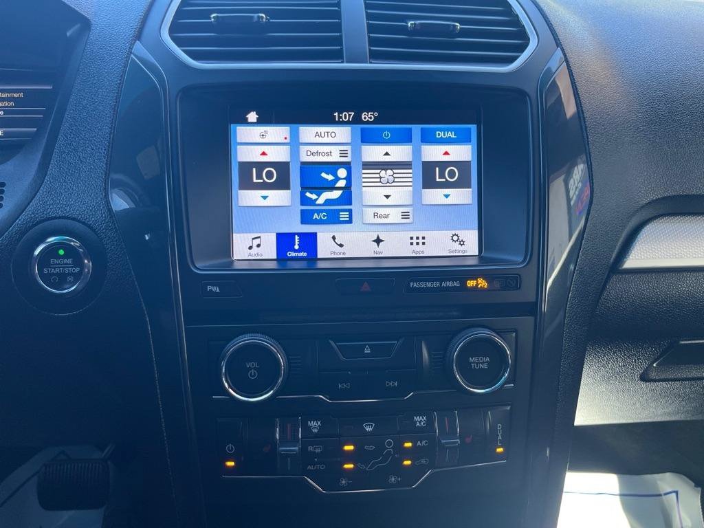 Used 2017 Ford Explorer XLT w/ Equipment Group 202A AWD/4WD image 15