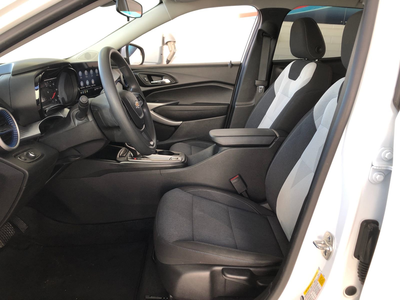 Used 2024 Chevrolet Trax LS w/ LS Convenience Package image 19