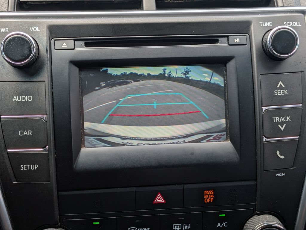 Used 2016 Toyota Camry SE FWD image 19