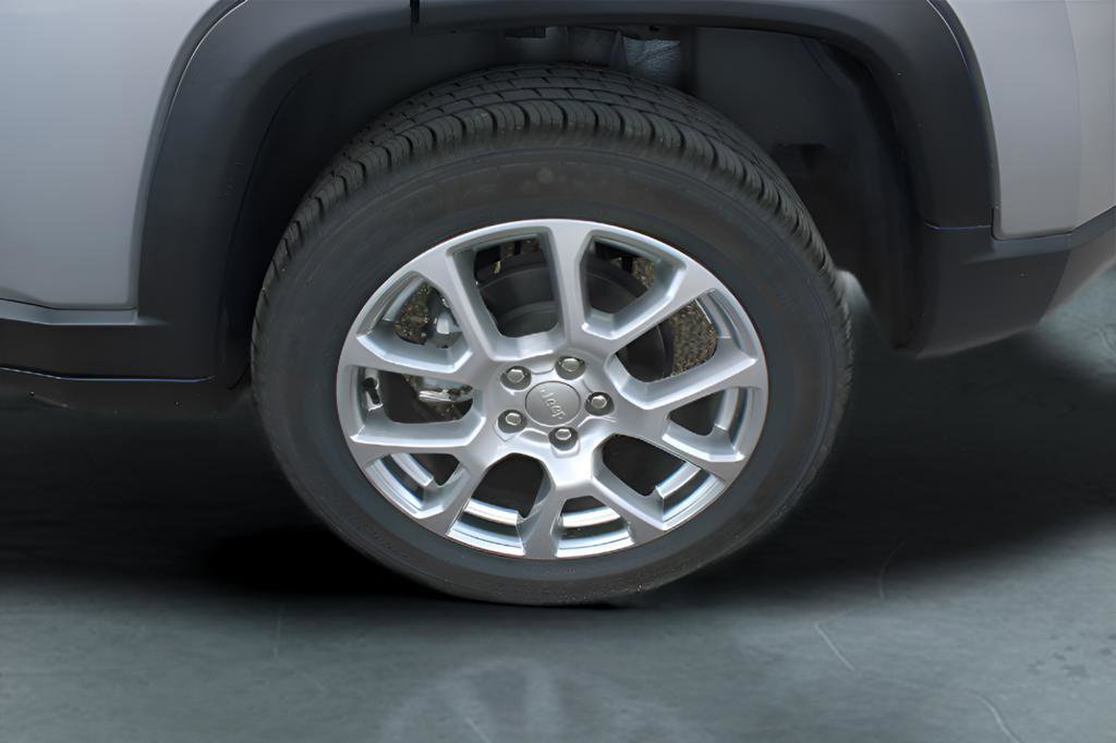 Used 2022 Jeep Compass Latitude image 10