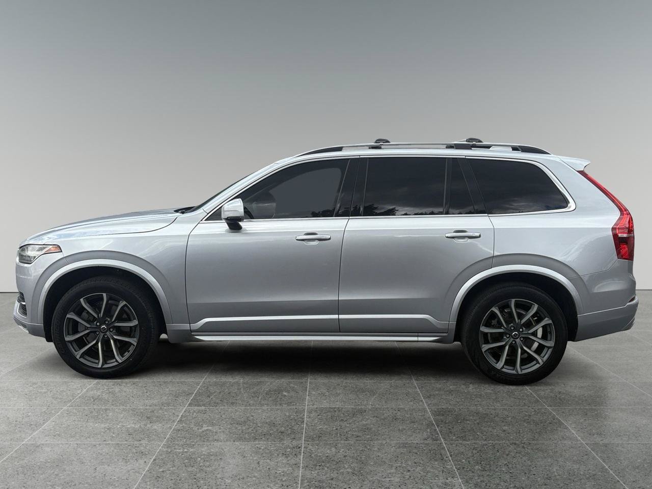 Used 2017 Volvo XC90 T6 Momentum w/ Vision Package AWD/4WD image 3