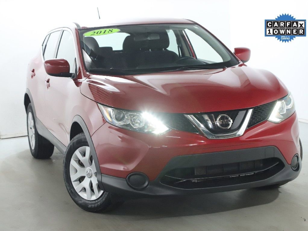 Used 2018 Nissan Rogue Sport S image 2