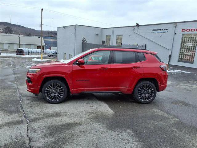 Certified 2022 Jeep Compass Limited w/ (RED) Package image 4