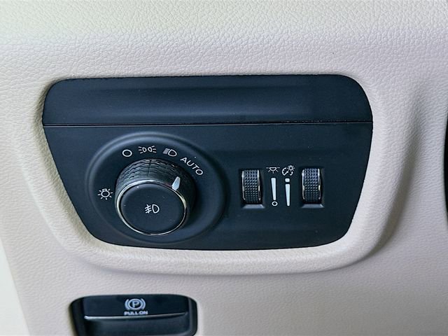 Used 2023 Jeep Grand Cherokee L Limited image 11