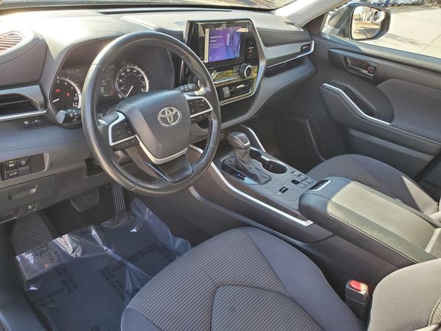 Used 2024 Toyota Highlander LE image 12