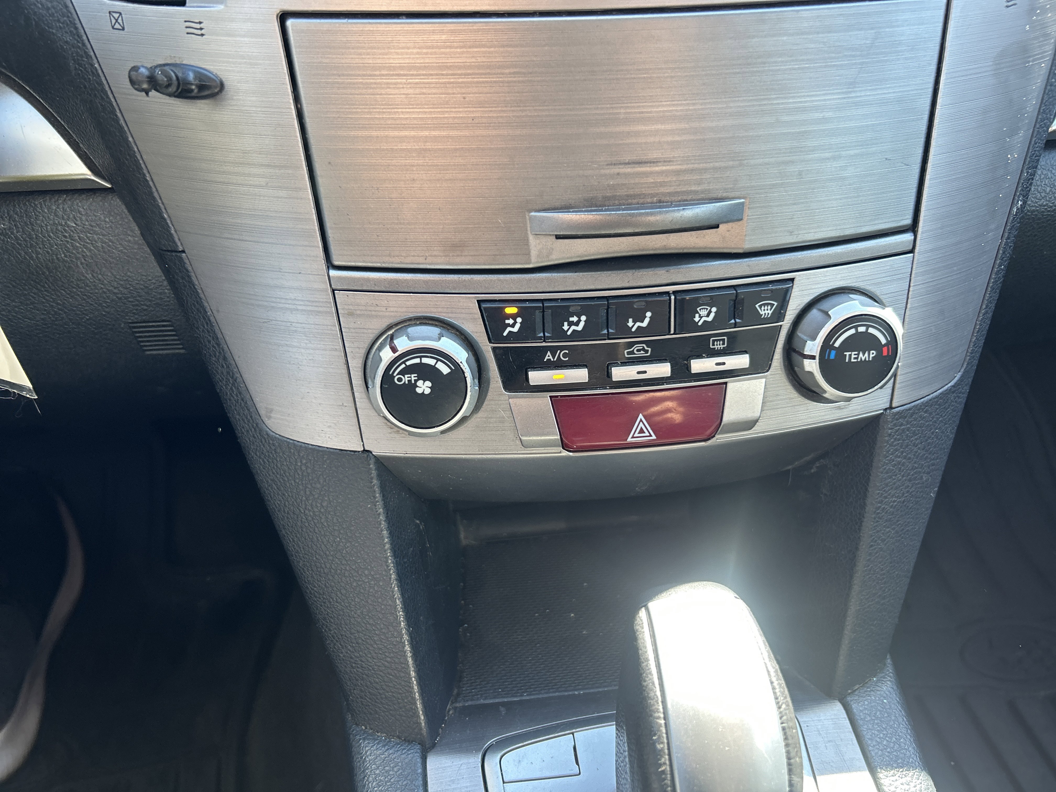 Used 2014 Subaru Outback 2.5i Premium w/ Accessory Value Package (OYS) image 26