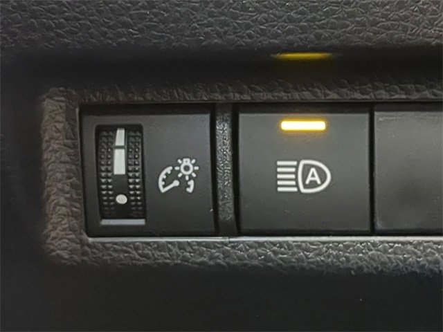 Used 2025 Toyota RAV4 XSE image 29