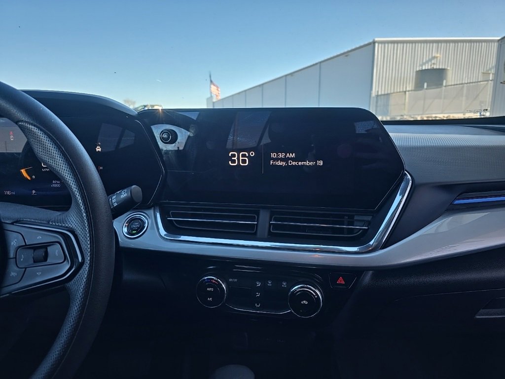 Used 2024 Chevrolet Trax LT image 29