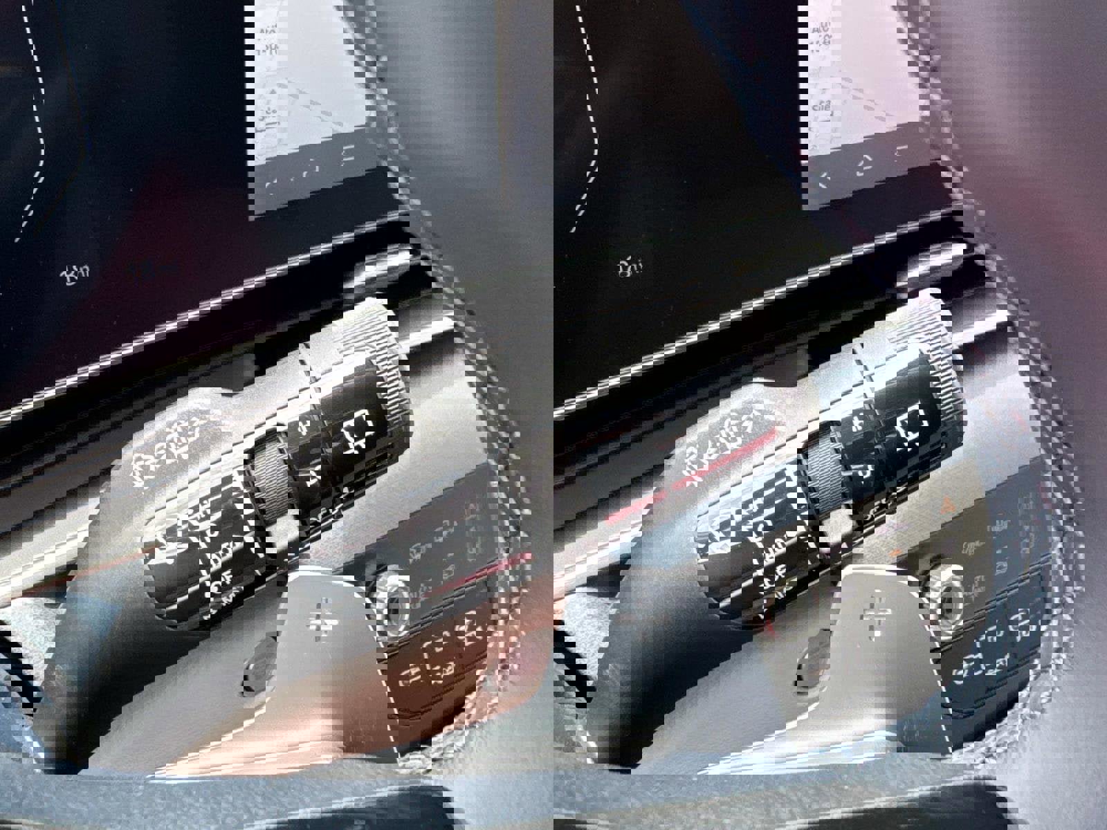 New 2025 Kia Carnival SX image 32