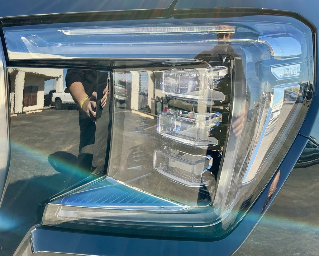 Used 2023 GMC Yukon XL AT4 image 9