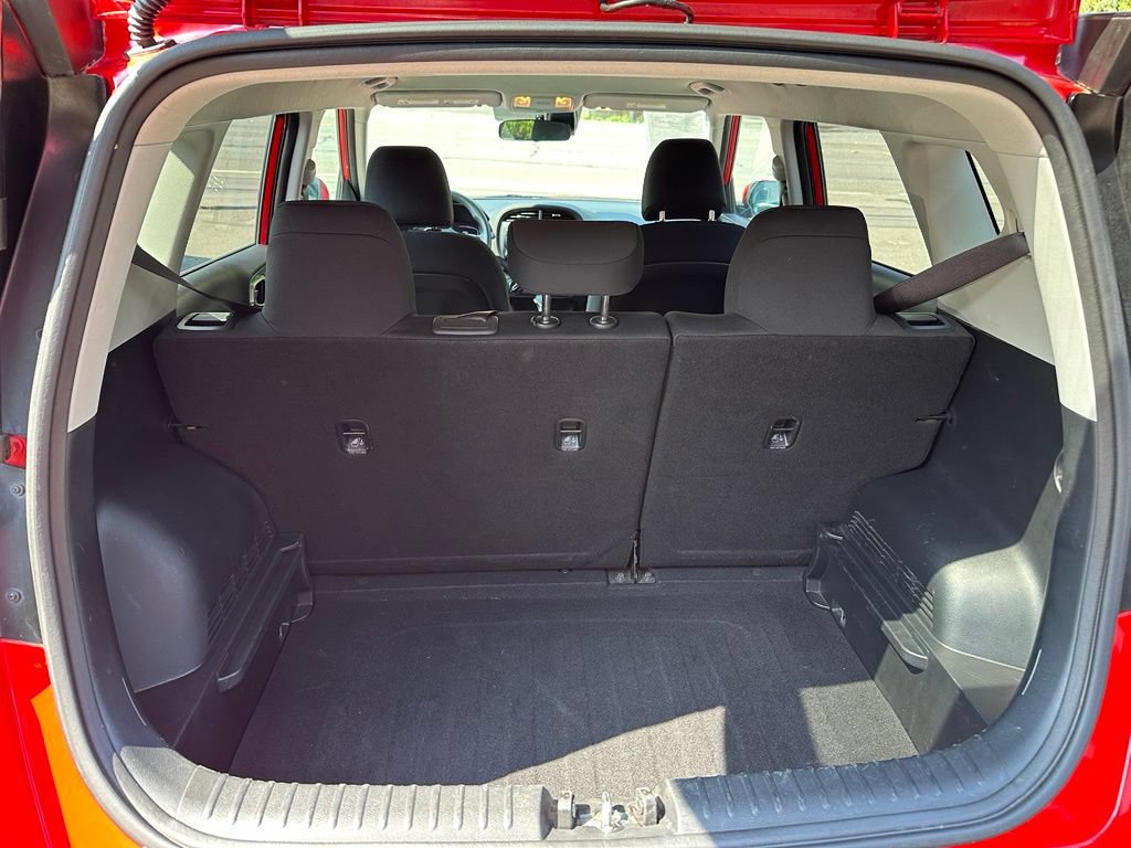 Used 2023 Kia Soul LX w/ LX Technology Package FWD image 13
