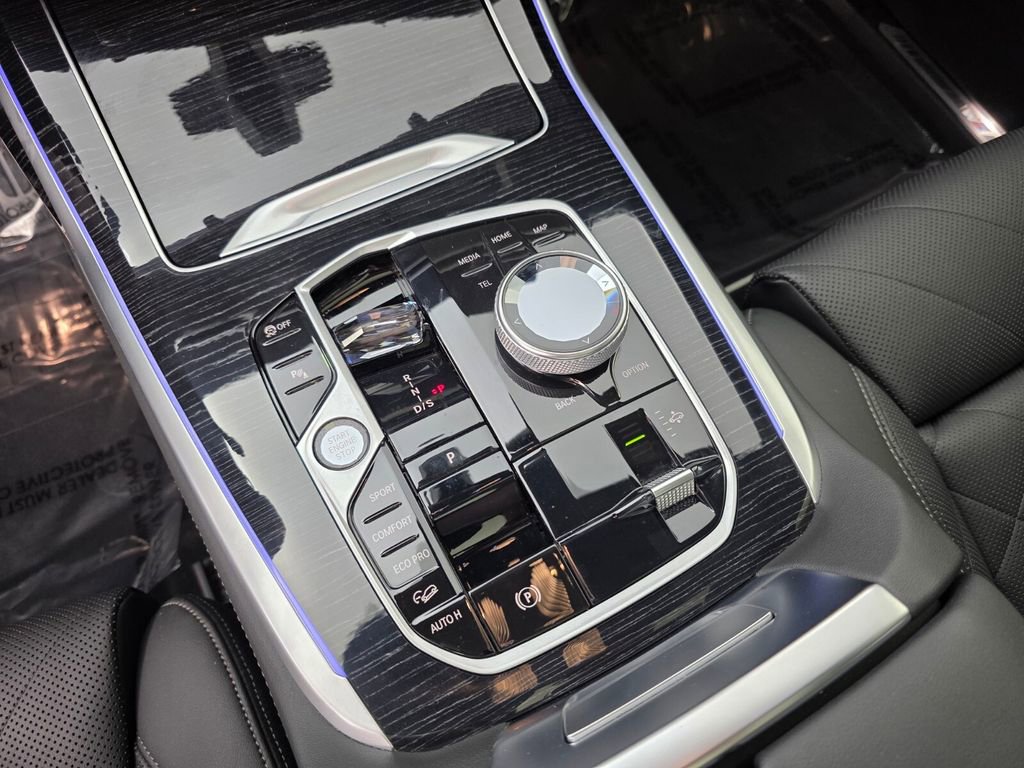 Used 2024 BMW X7 xDrive40i w/ M Sport Package image 24