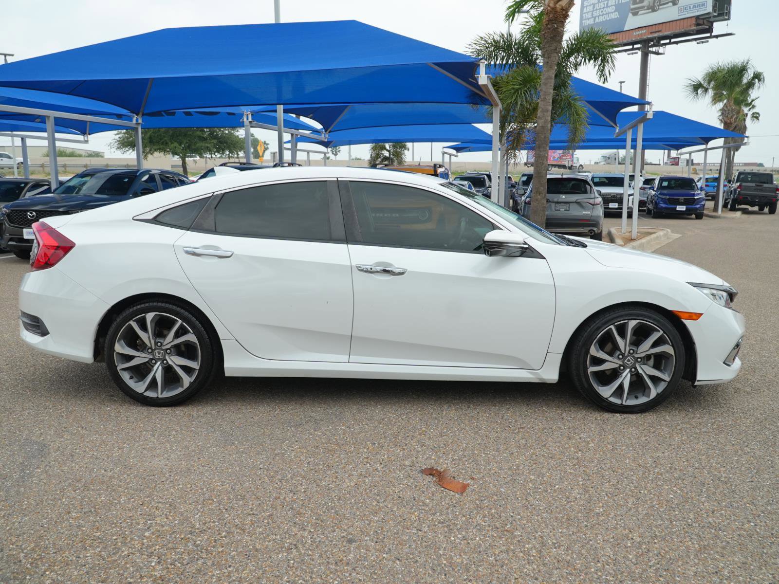 Used 2019 Honda Civic Touring image 4