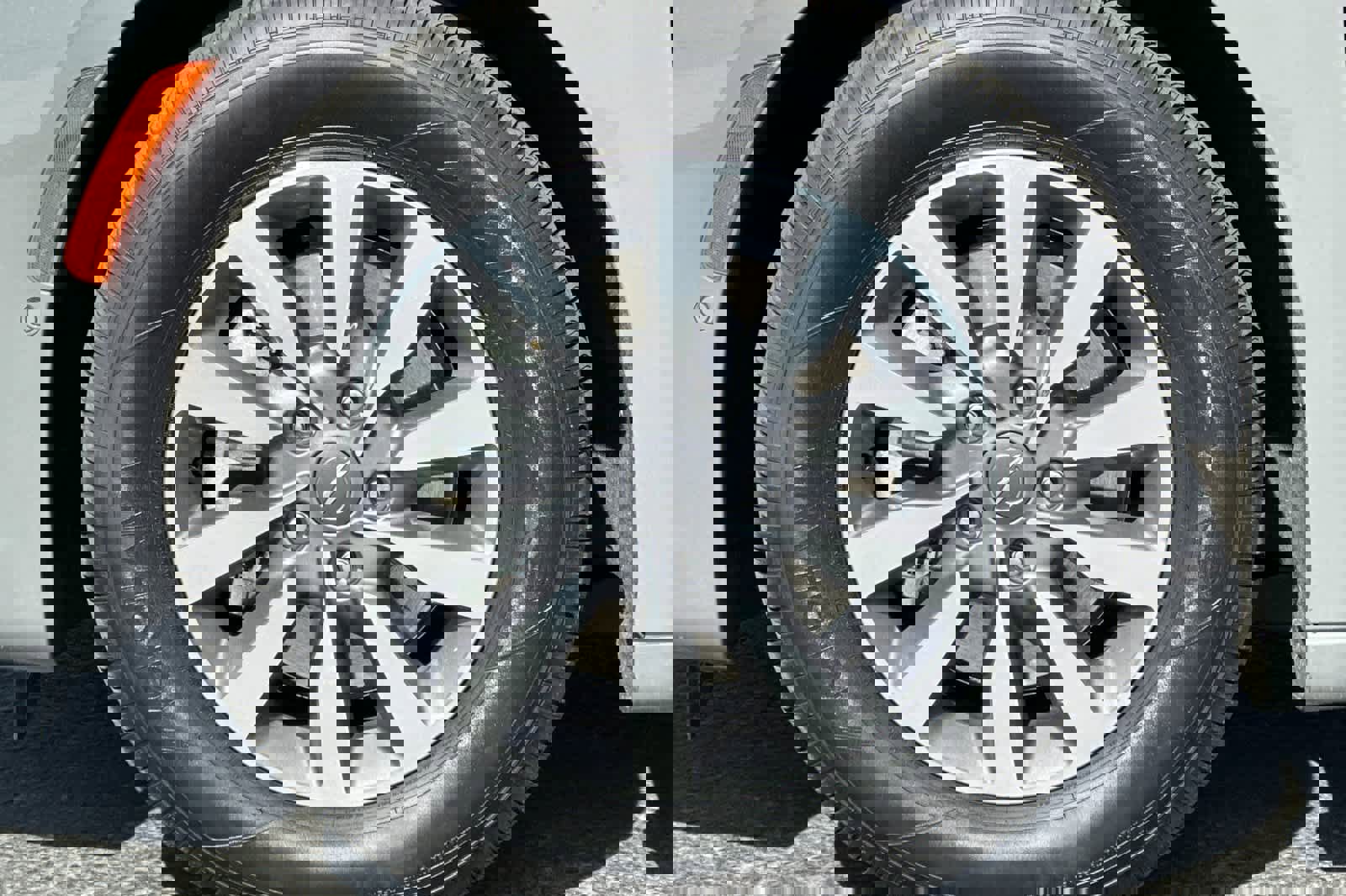 Used 2025 Chrysler Pacifica Select w/ Uconnect Theater Family Group image 29