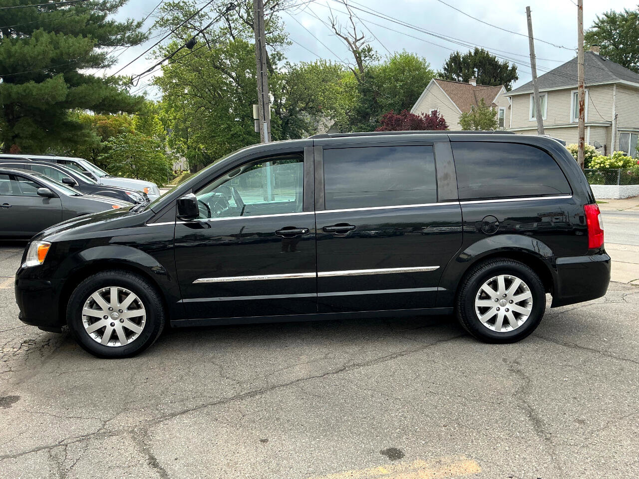Used 2016 Chrysler Town & Country Touring image 6