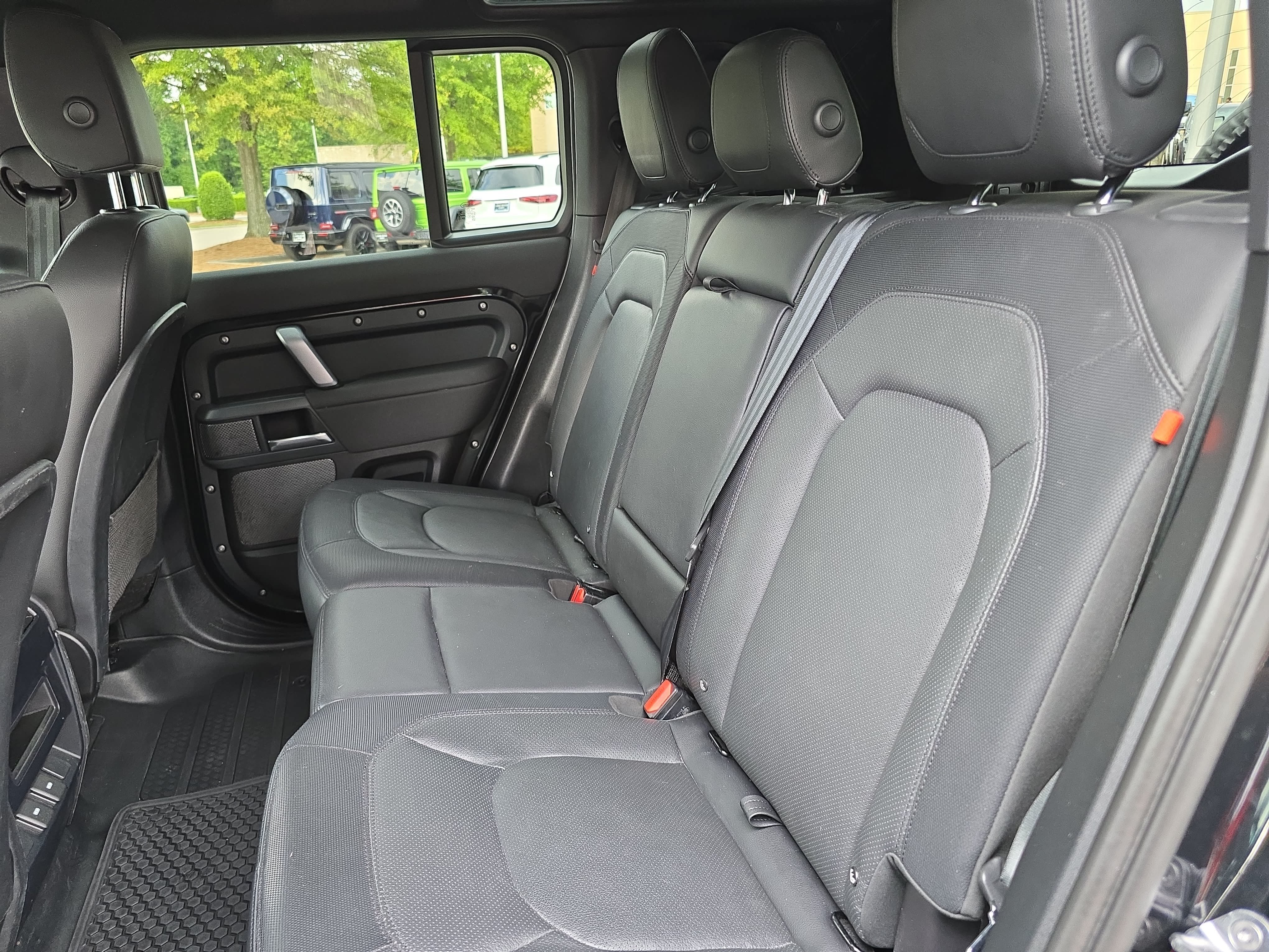 Used 2023 Land Rover Defender 110 X-Dynamic SE AWD/4WD image 13
