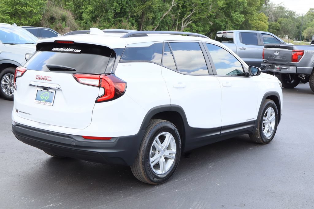 Used 2022 GMC Terrain SLE w/ Driver Convenience Package FWD image 9