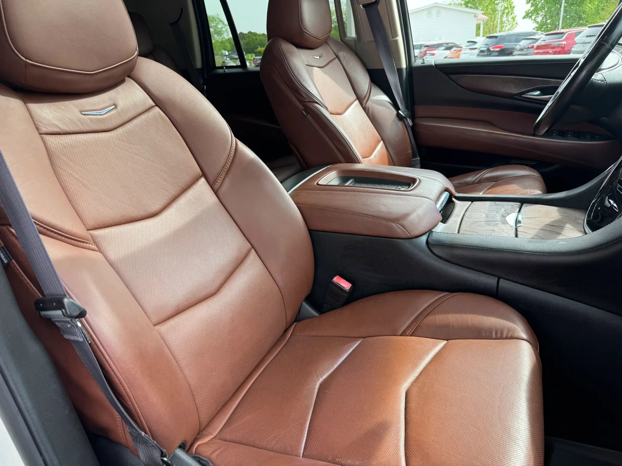 Used 2015 Cadillac Escalade Luxury image 25