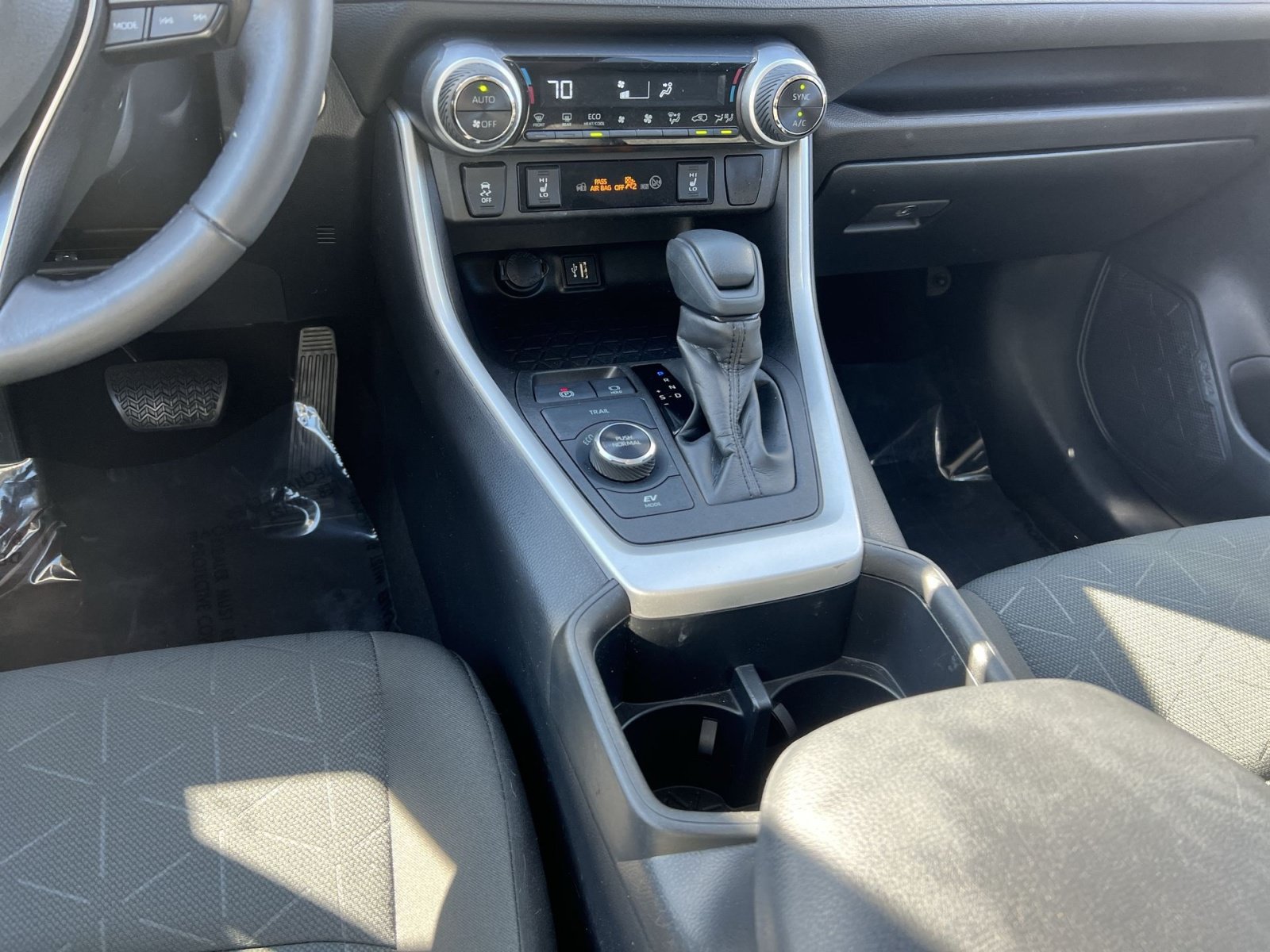 Used 2023 Toyota RAV4 XLE w/ XLE Grade Weather Package AWD/4WD image 22