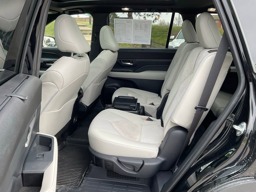 Certified 2025 Toyota Grand Highlander AWD Hybrid image 21