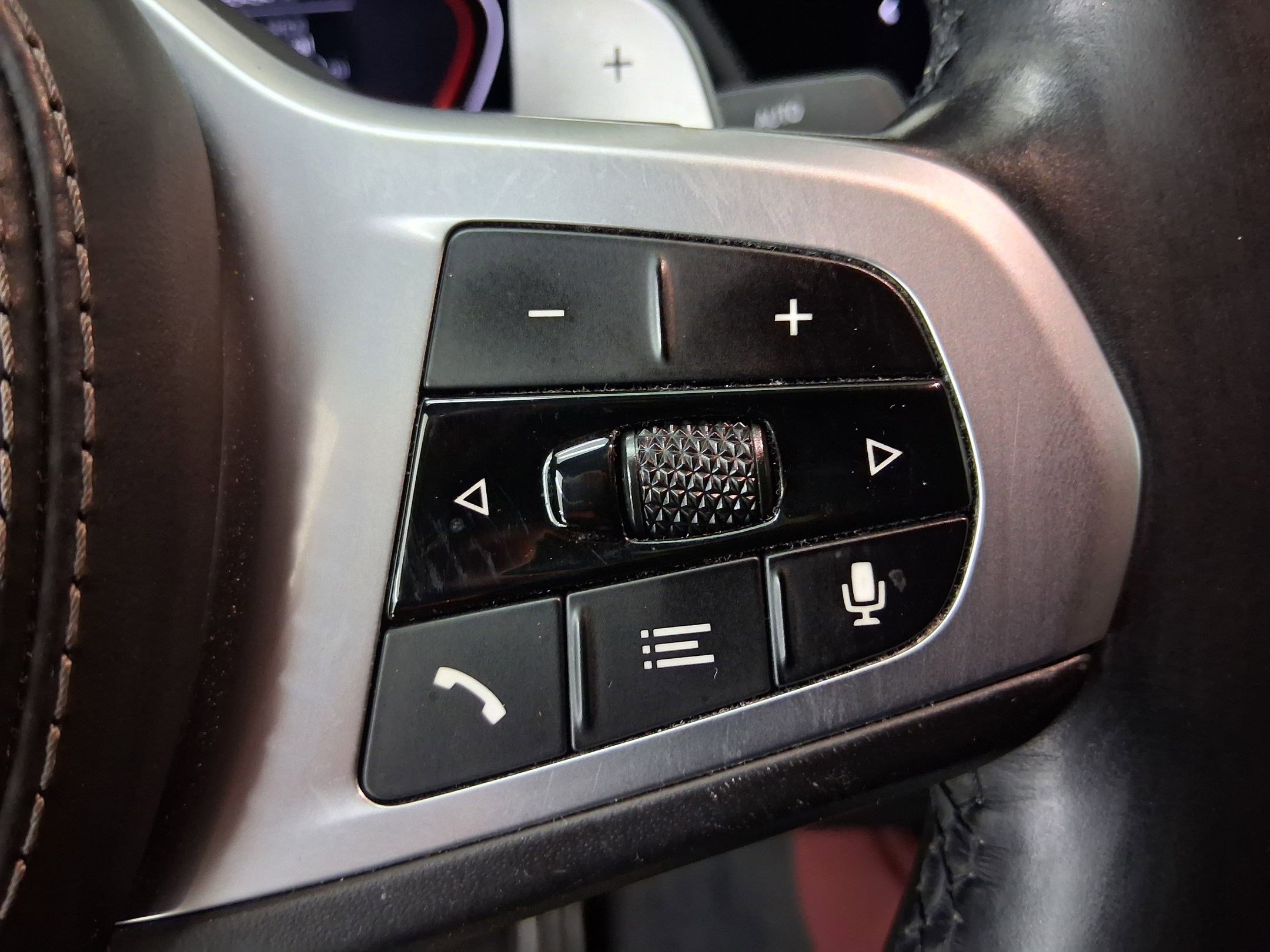 Used 2020 BMW X6 sDrive40i w/ M Sport Package image 25