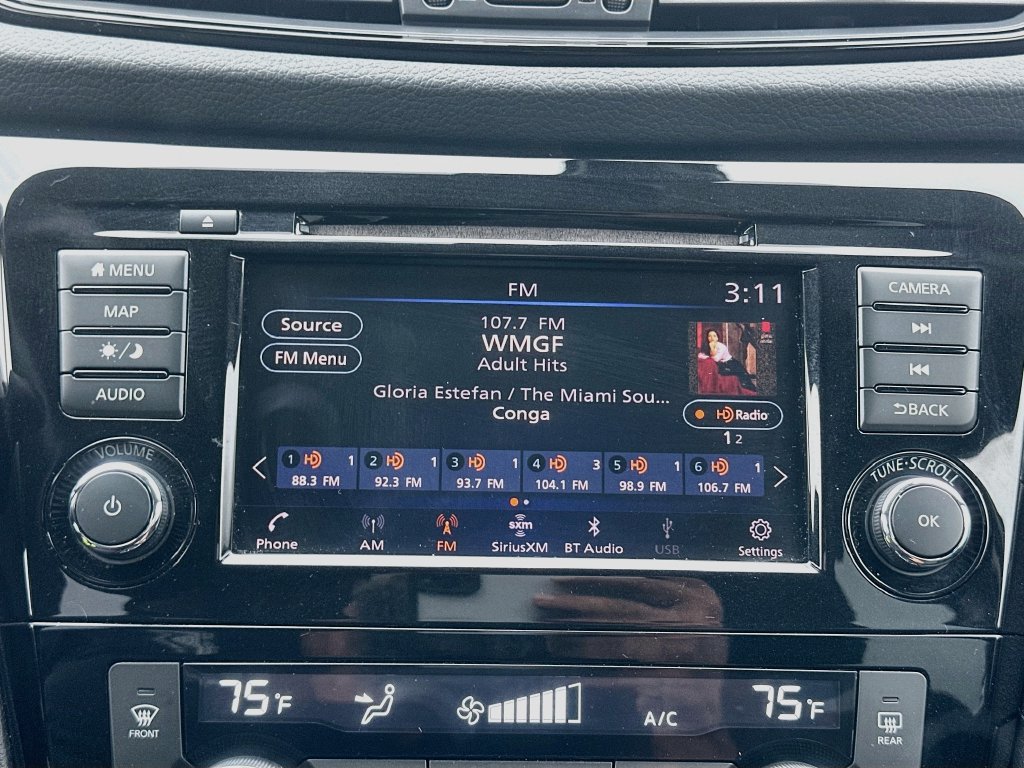 Used 2019 Nissan Rogue SV w/ Premium Package FWD image 15