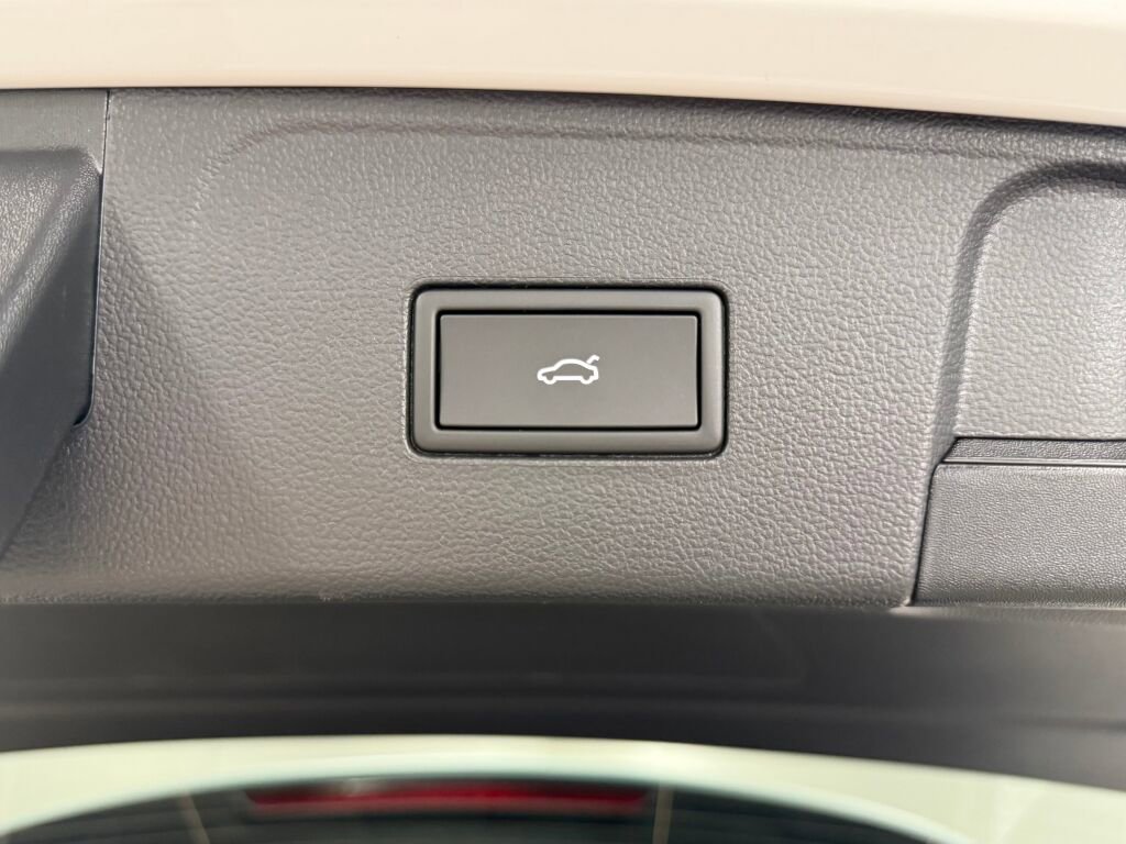 New 2026 Volkswagen Atlas SE image 10