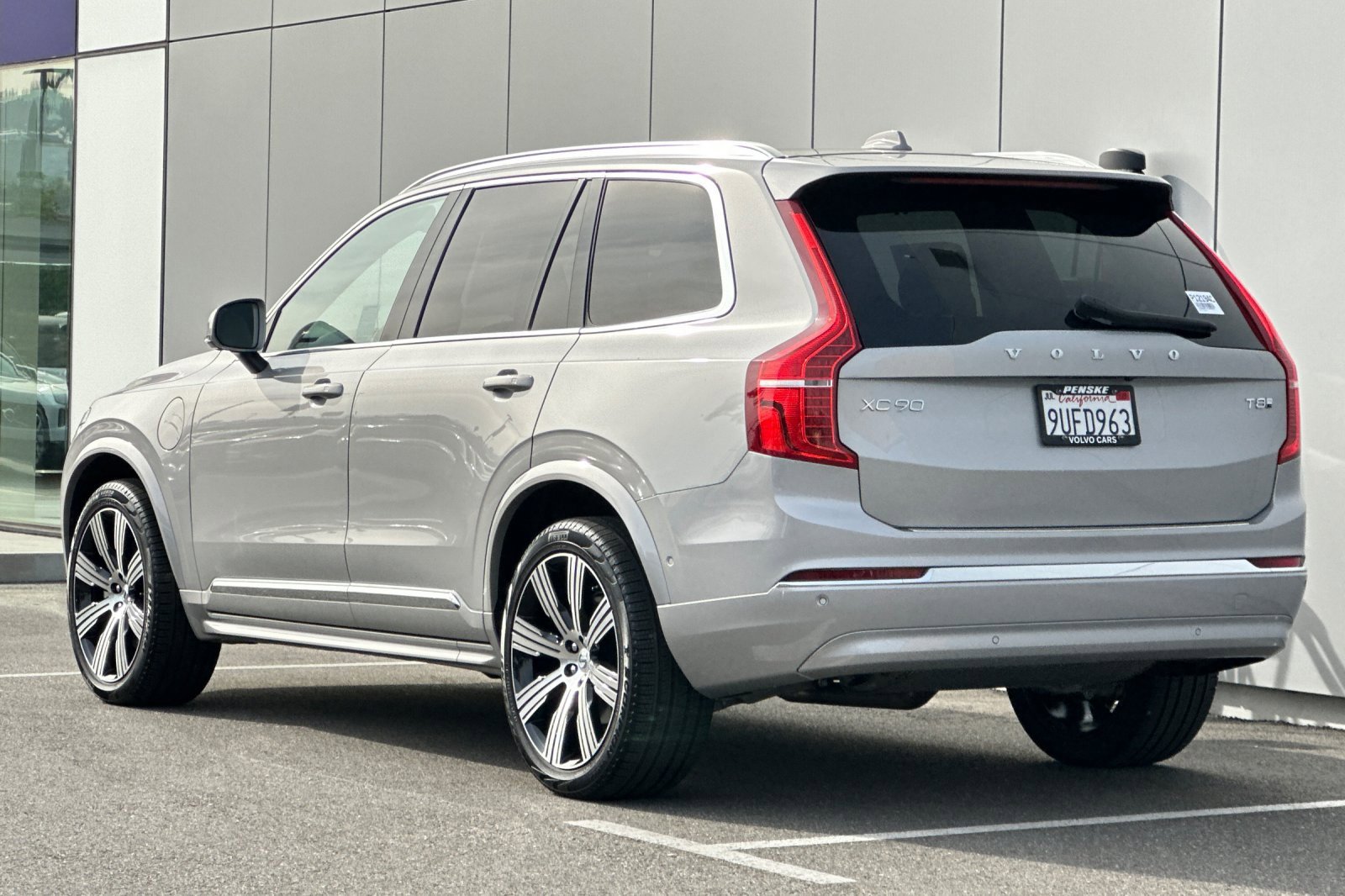Certified 2025 Volvo XC90 T8 Ultra w/ Protection Package Premier image 3