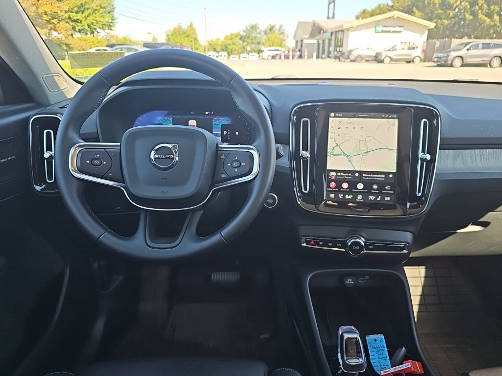 Used 2025 Volvo XC40 B5 Ultra w/ Climate Package AWD/4WD image 2