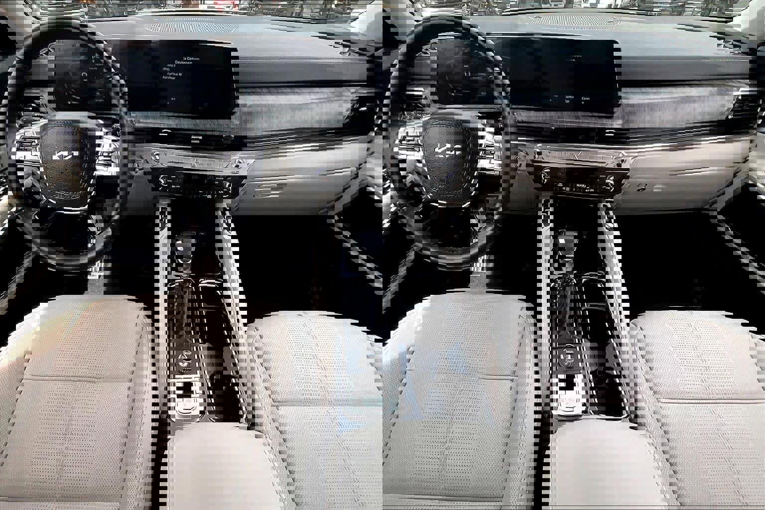 Used 2024 Kia Telluride EX w/ EX Captain's Chair Package image 15