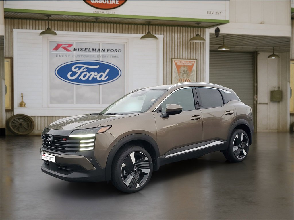 Used 2025 Nissan Kicks SR image 2