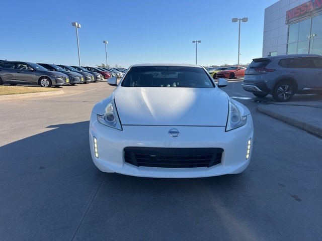 Used 2017 Nissan 370Z w/ Sport Package image 2