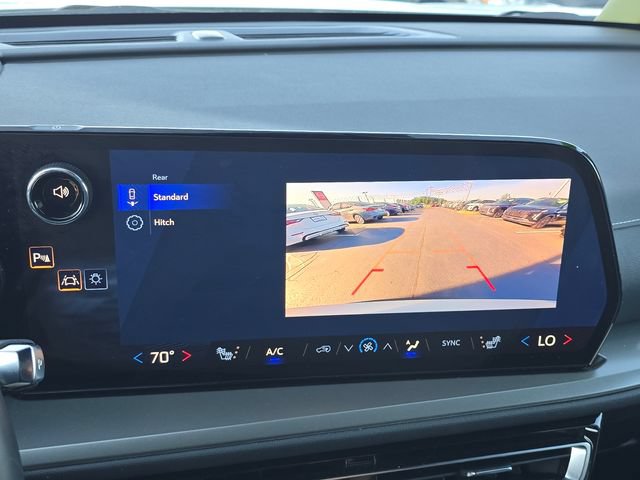 Used 2025 Chevrolet Traverse LT FWD image 18