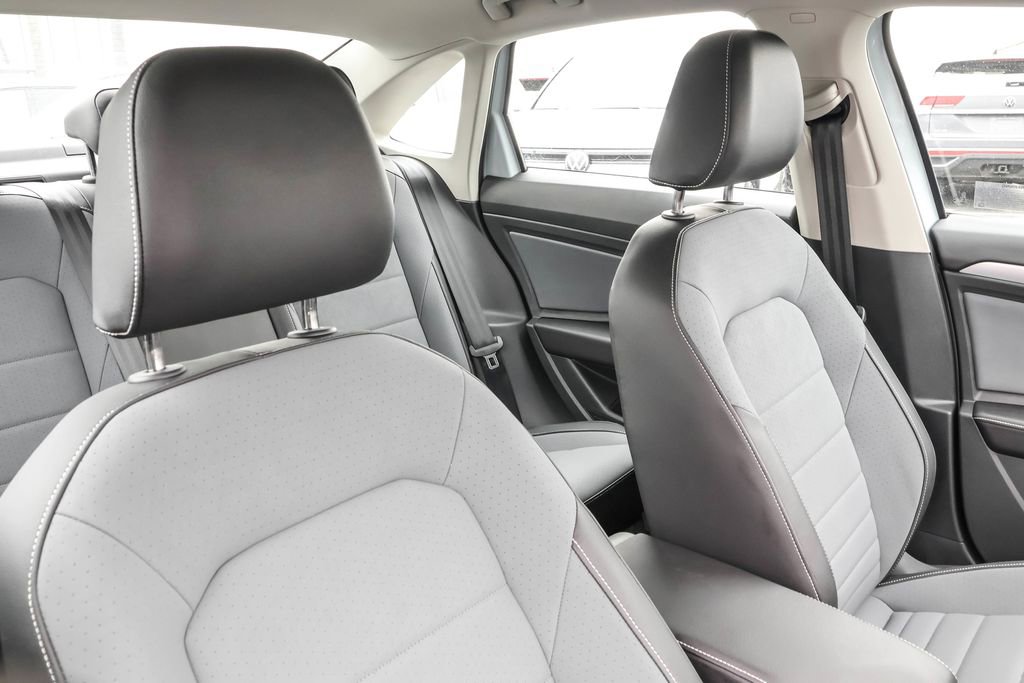 Used 2025 Volkswagen Jetta SE image 38