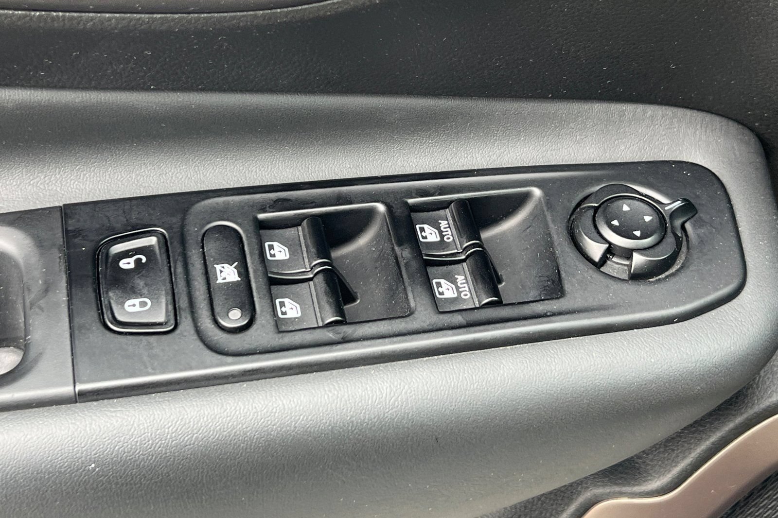 Used 2023 Jeep Renegade Latitude AWD/4WD image 14