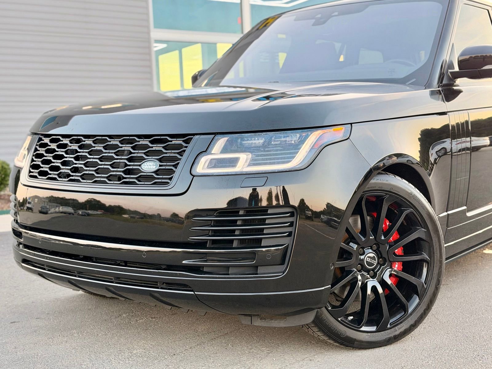 Used 2018 Land Rover Range Rover Supercharged AWD/4WD image 3