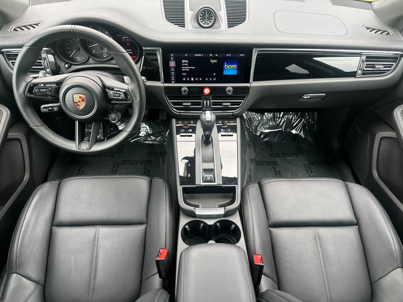 Certified 2026 Porsche Macan AWD/4WD image 6