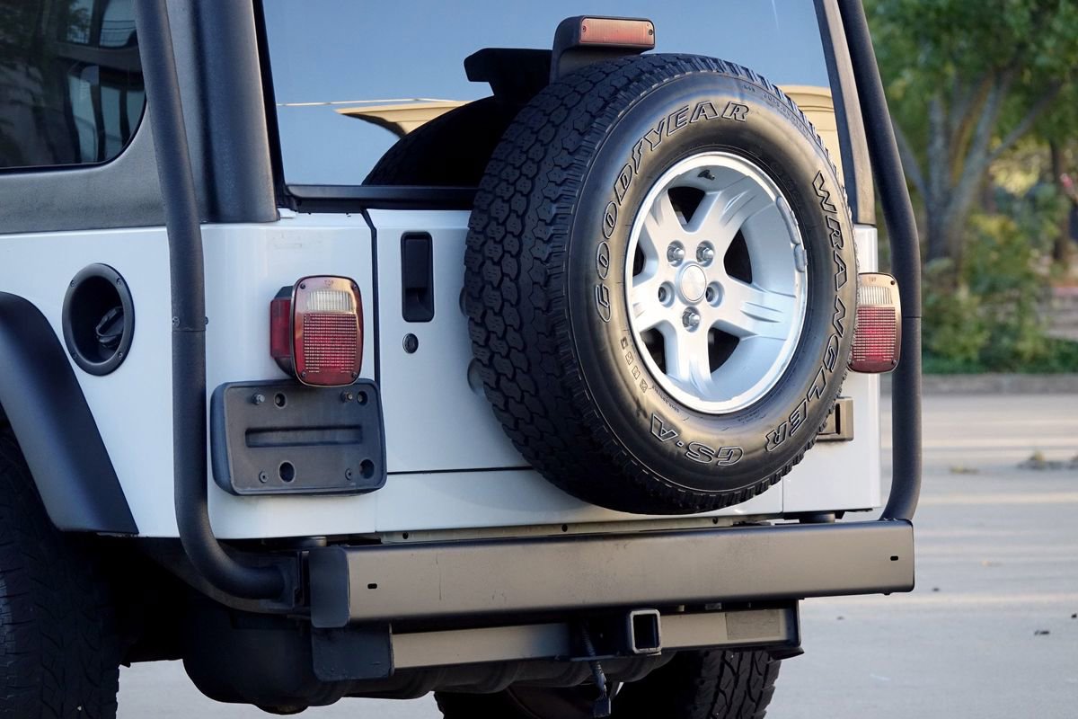 Used 2006 Jeep Wrangler Unlimited w/ Premium Audio Group image 30