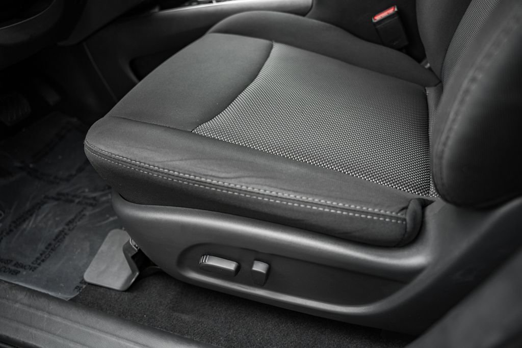 Used 2020 Nissan Pathfinder SV image 30