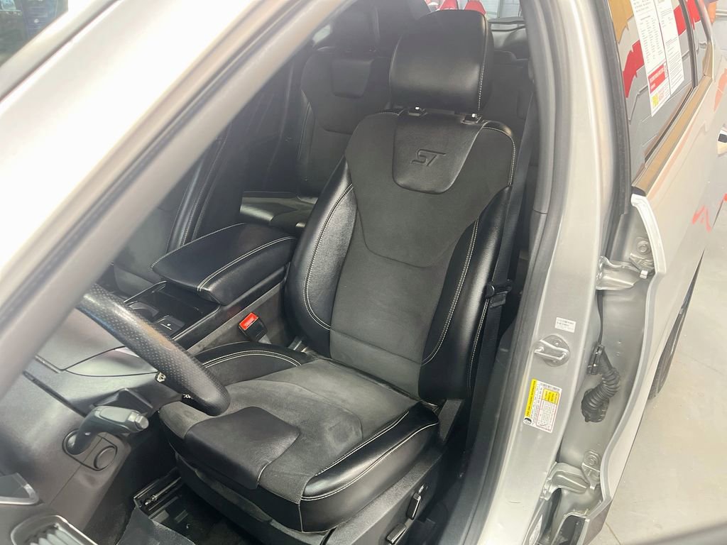 Used 2019 Ford Edge ST w/ Cold Weather Package AWD/4WD image 19