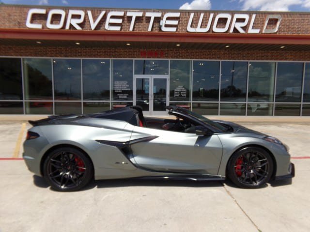 Used 2023 Chevrolet Corvette Z06 RWD image 4