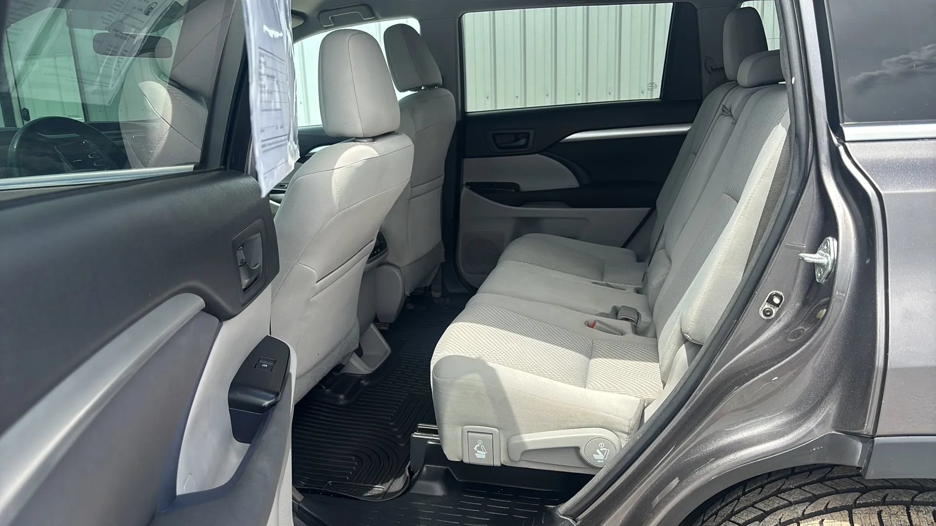 Used 2016 Toyota Highlander LE w/ Protection Package #3 AWD/4WD image 18