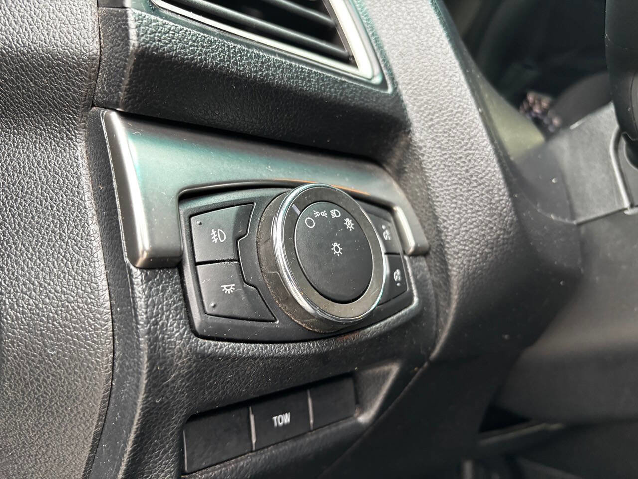 Used 2016 Ford Explorer XLT image 26