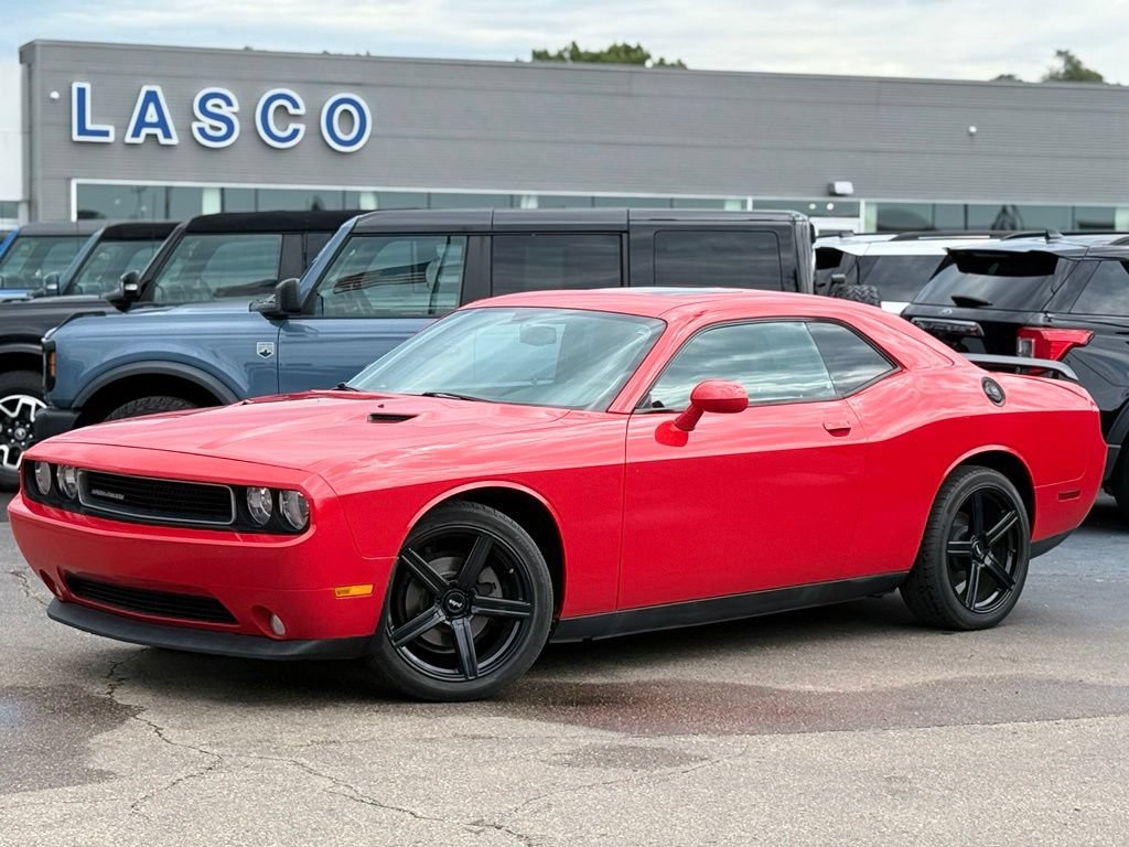 Used 2014 Dodge Challenger SXT Plus RWD image 1