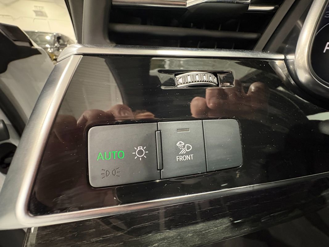 Used 2019 Audi Q8 Premium Plus w/ Premium Plus image 34